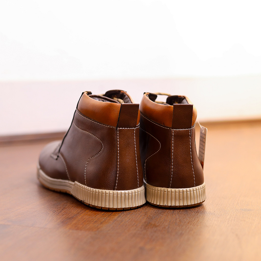 Layasa Men’s Mid-Top Casual Shoes