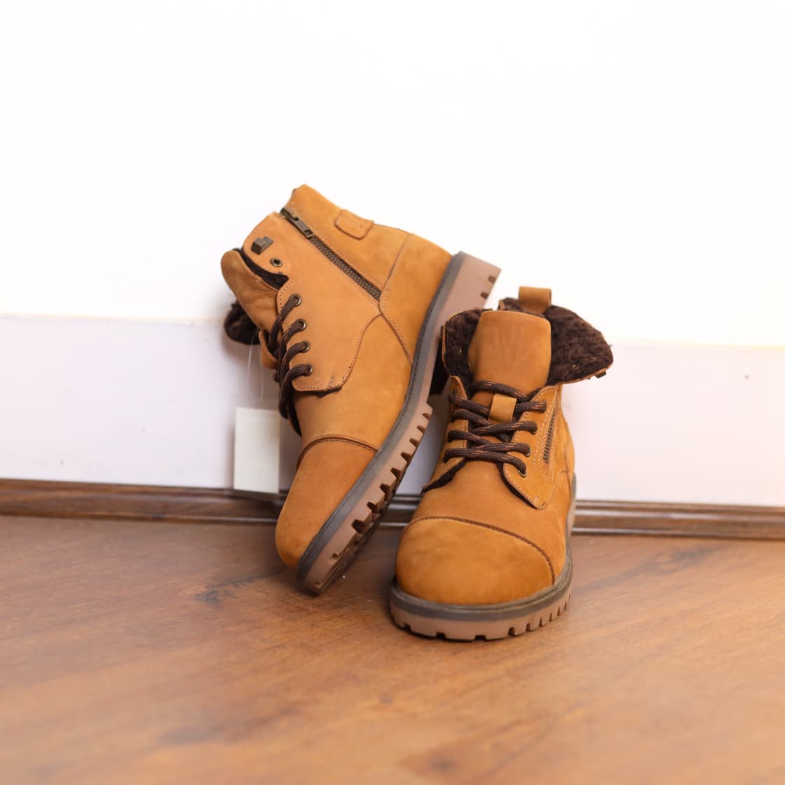 Walker Vintage Fur Tan Boots