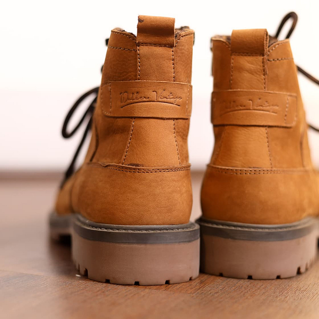 Walker Vintage Fur Tan Boots