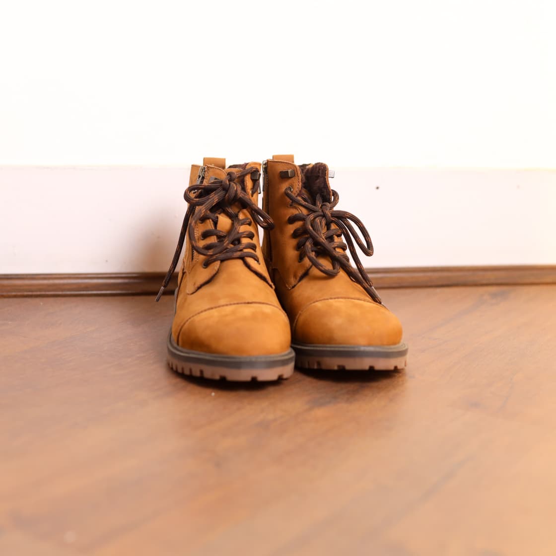 Walker Vintage Fur Tan Boots